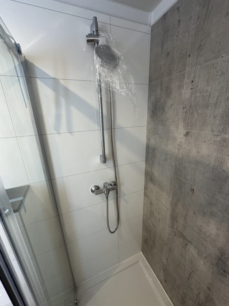 Ordentlig bruser i en pavillon