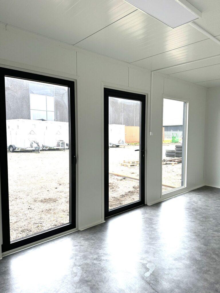 store vinduer med dør