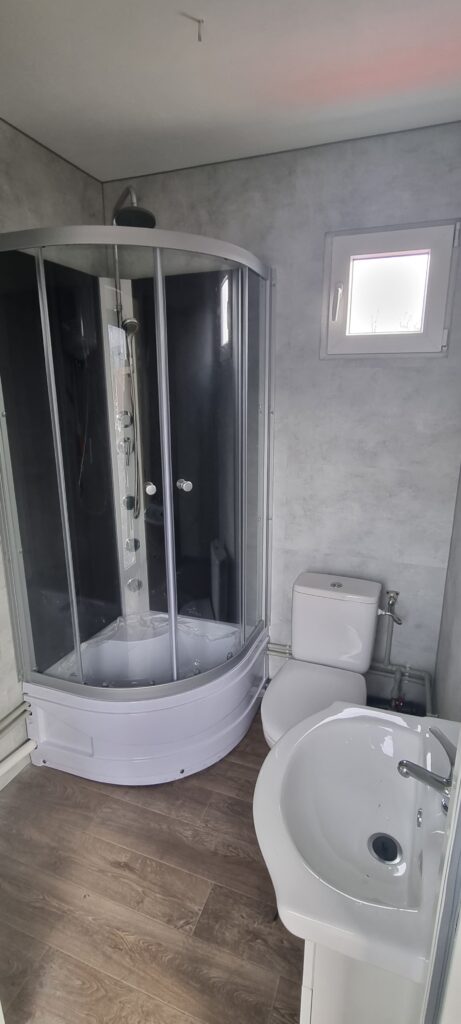 stort badeværelse anden vinkel