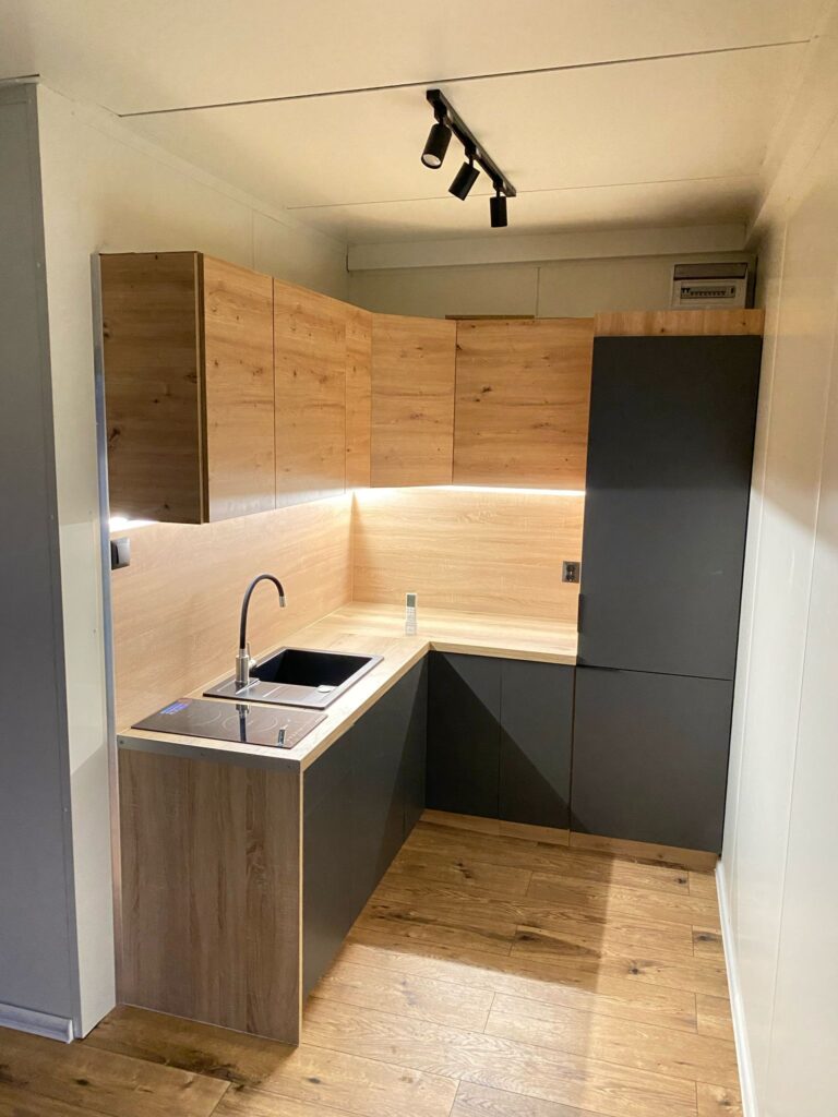 stylet køkken med alt