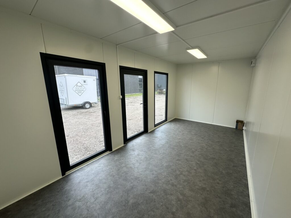 indendørs fra anden side